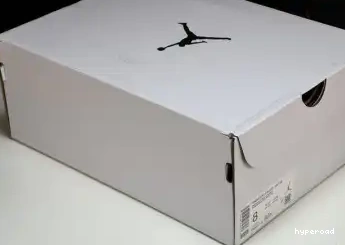 Hyperoad Mid Stardust” SE“Red Jordan Air 1 0425